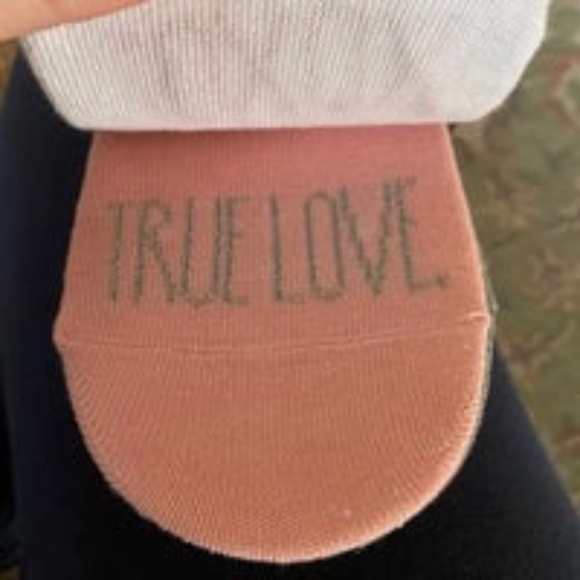 Rae Dunn Valentine’s Day sock pack of 6 be mine - Picture 4 of 7